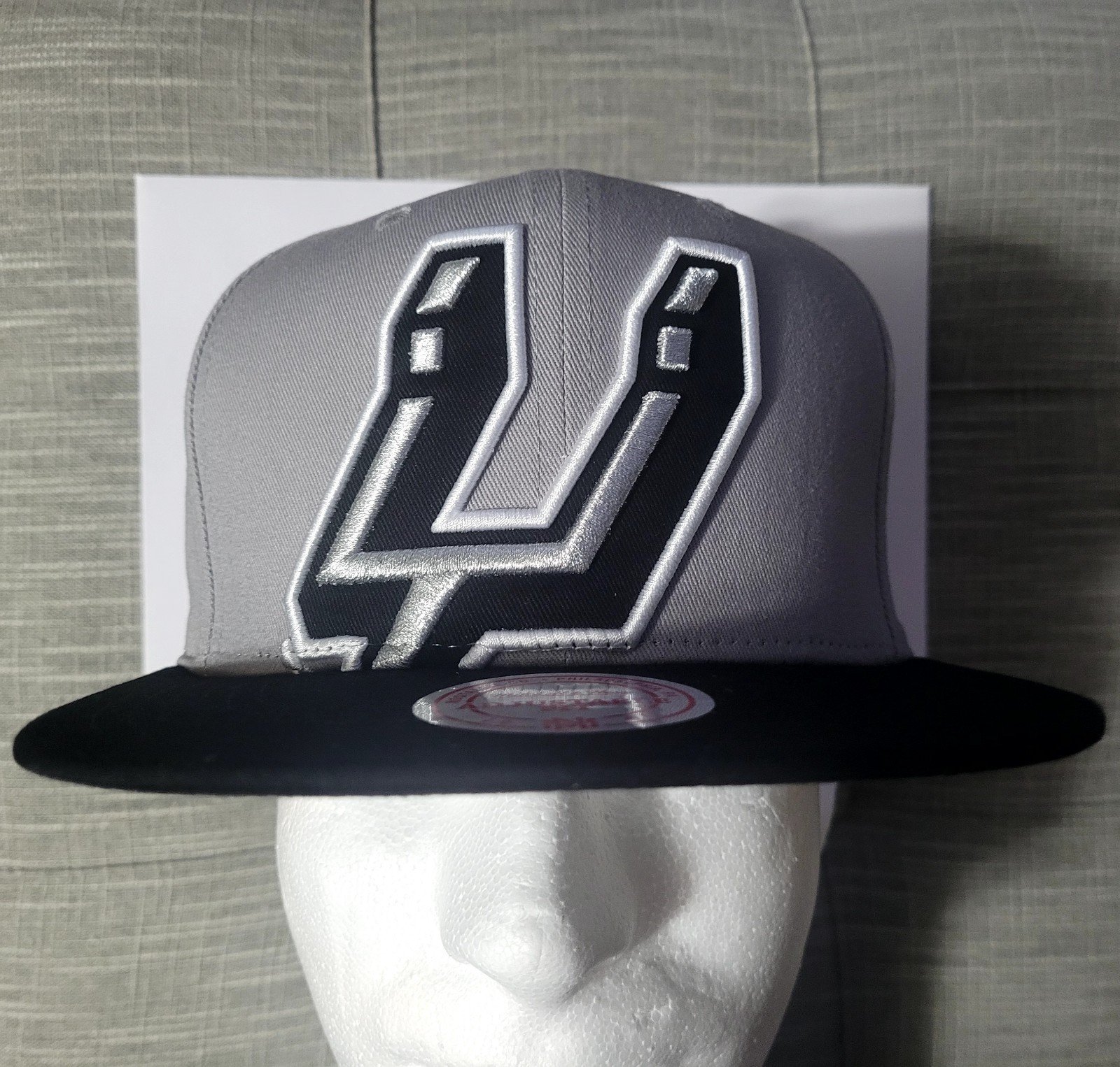 NEW NEVER WORN WITH TAGS OFFICIAL LICENSED MITCHELL & NESS SNAPBACK HAT 32