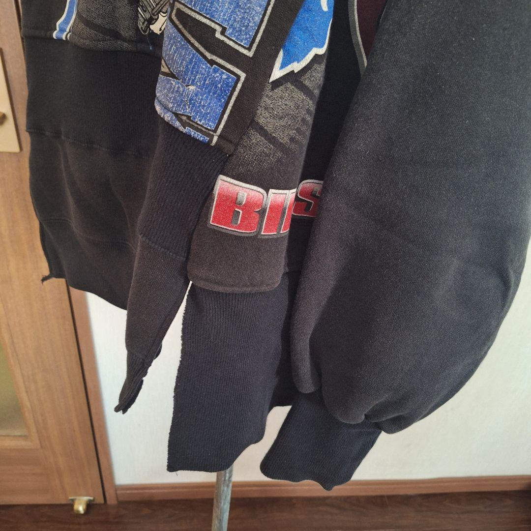 NFLチームロゴ入り ブラックスウェット 　77circa 再構築 Black Sweatshirt with NFL Team Logo, Reconstructed by 77circa