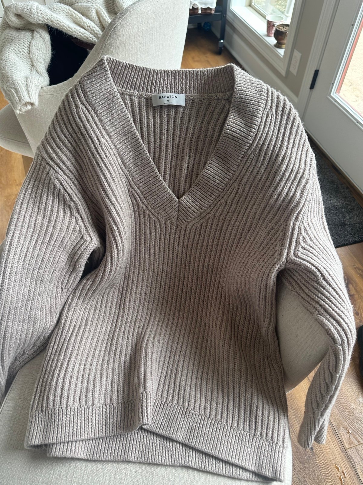 Aritizia Sweater
