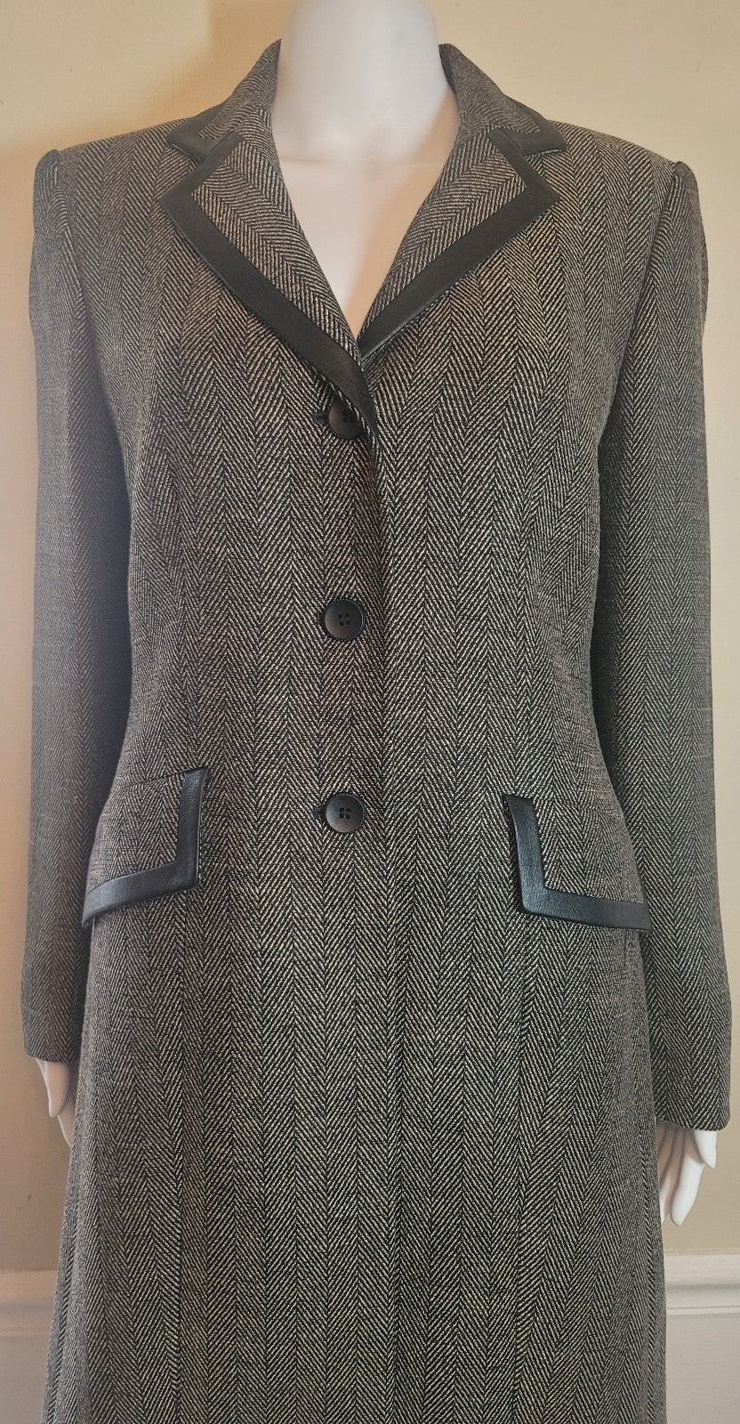 2-Piece Tweed Suit trimmed in Genuine Leather by LE SUIT