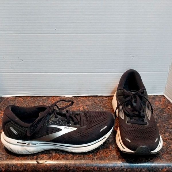 Brooks Women's Black Running GHOST Sneakers...Size 8...EUC