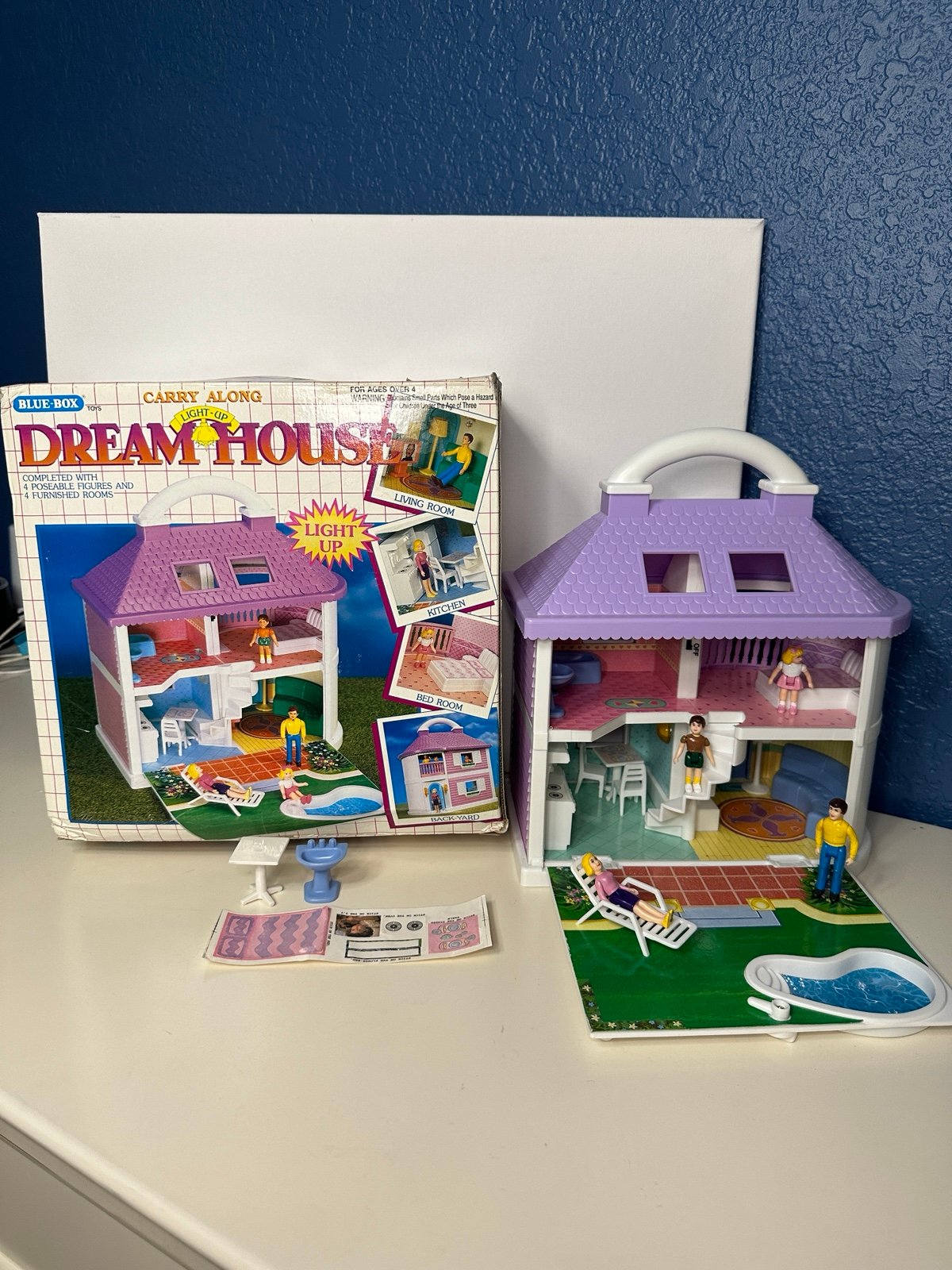 TESTED Blue Box Dream House Lights Up Carry Along. SO CUTE!!!