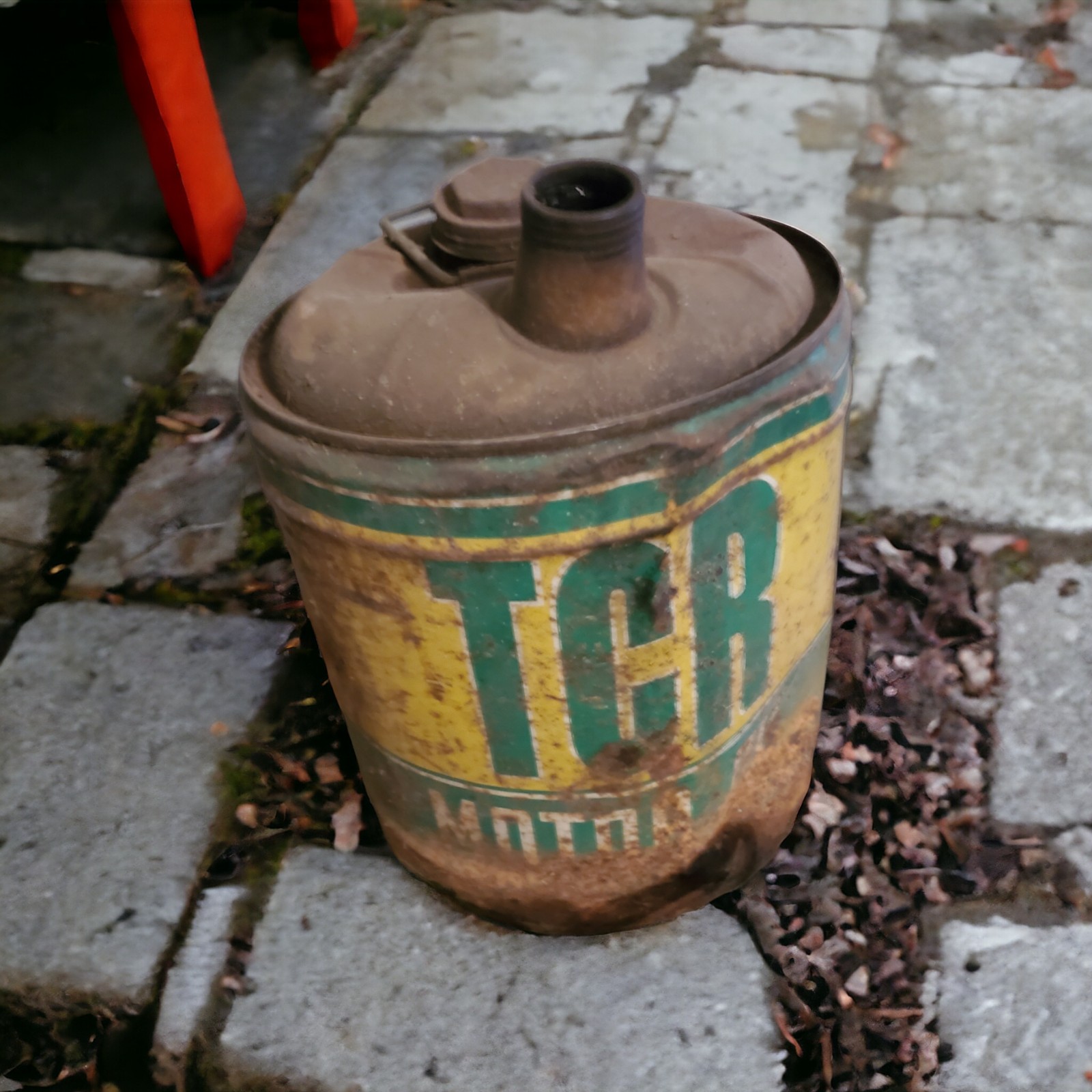 Vintage tcr motor oil can