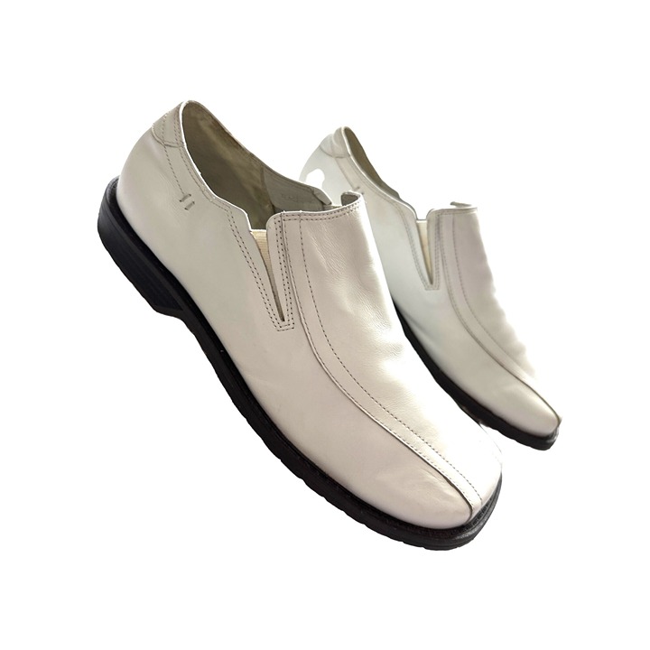 Steve Madden White Leather Slip On Loafers Y2K Embroidered Square Toe Size 9