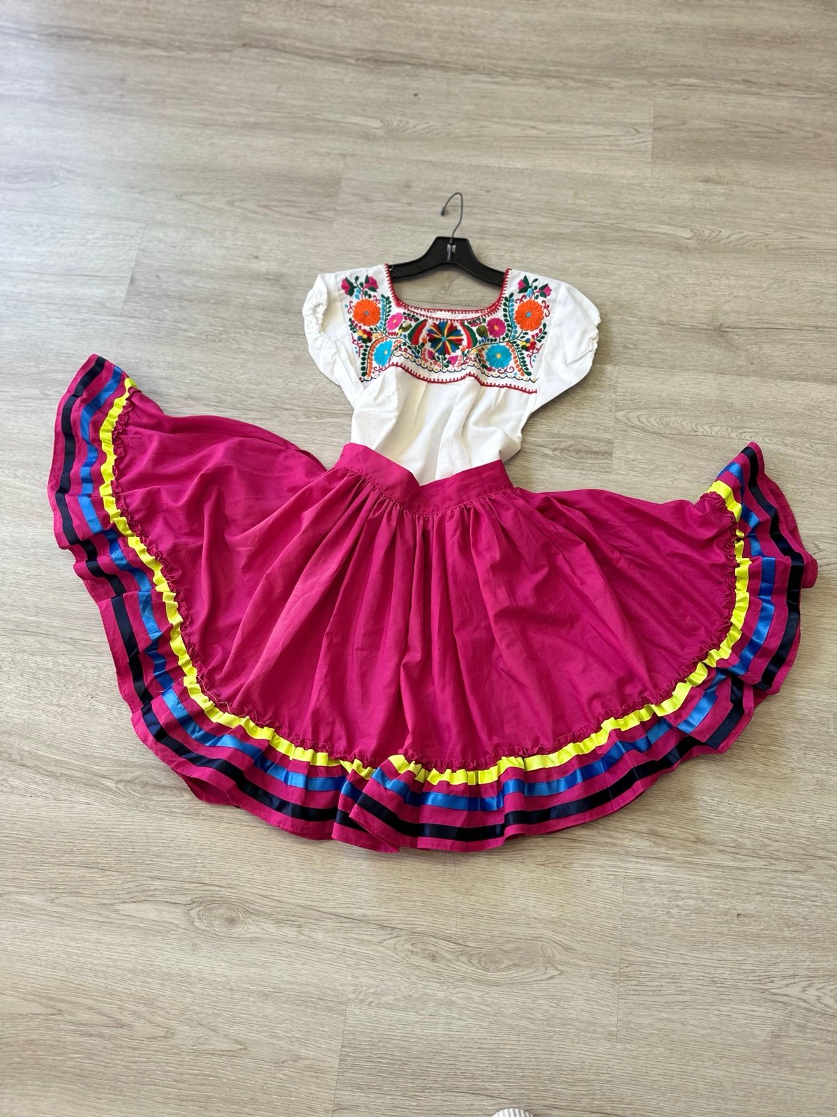 Mexican 2 piece blouse and skirt size 4T