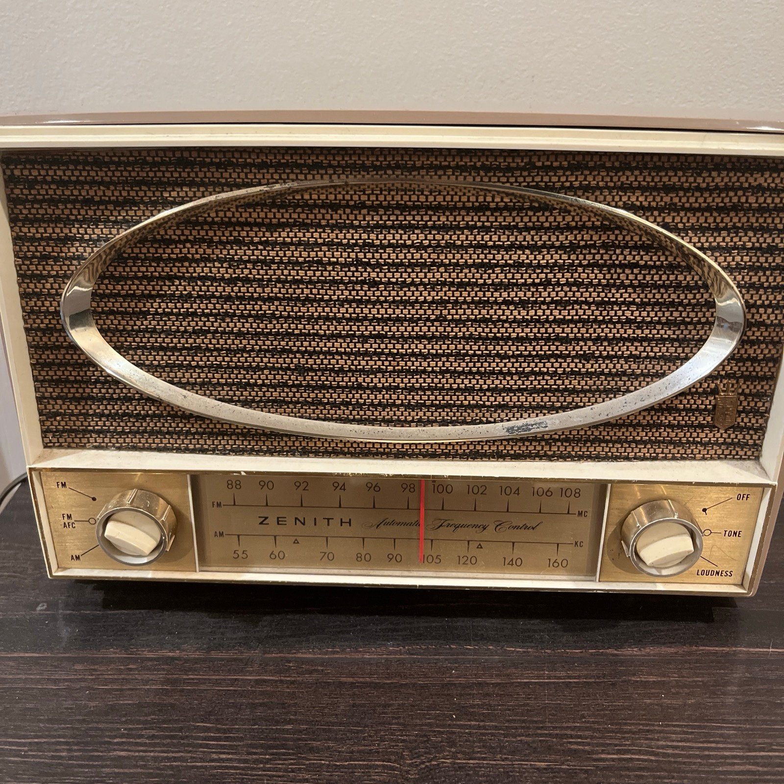 Zenith 1959 Vintage Tube Bakelite AM/FM Radio - Untested