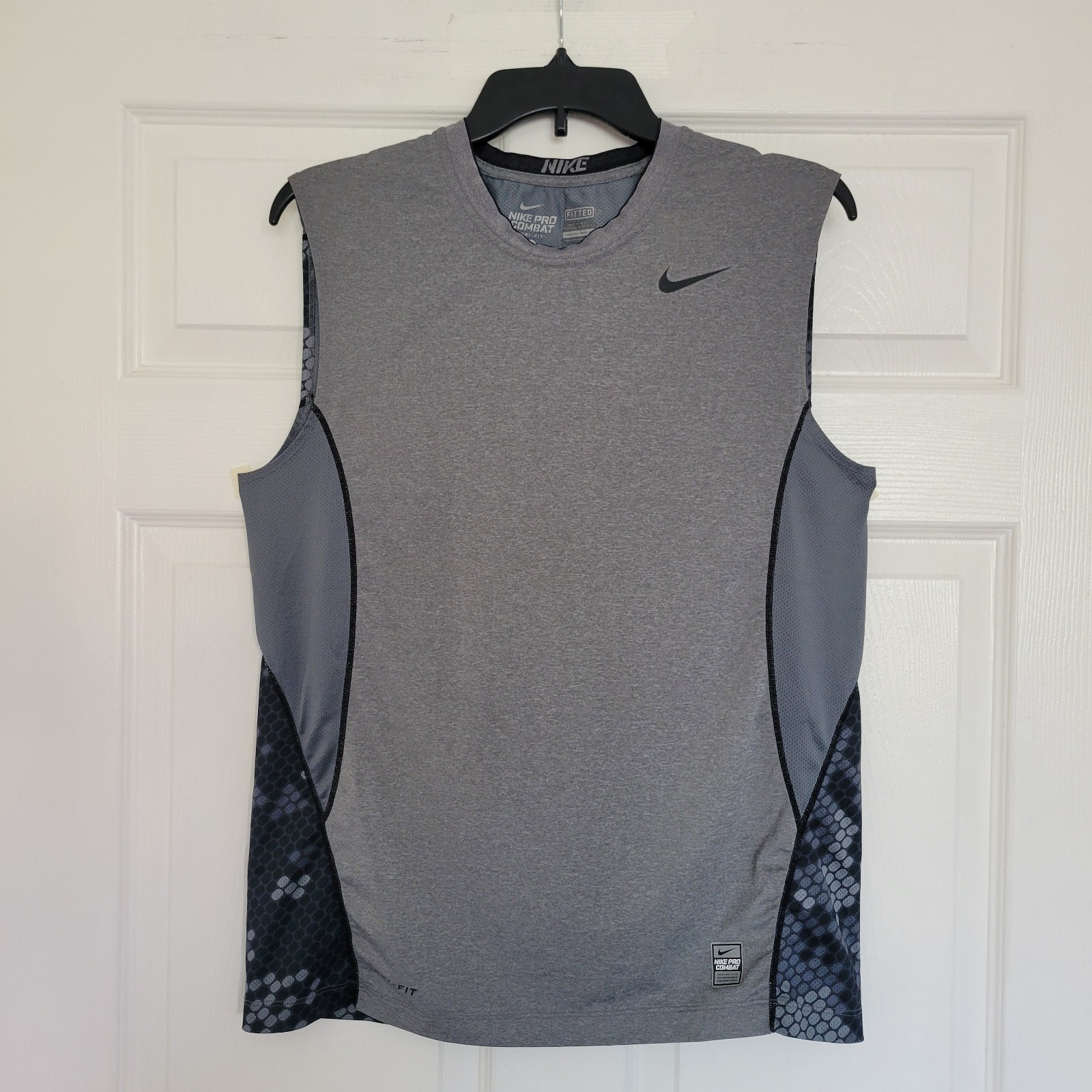 Nike Pro Combat Dri-Fit Fitted Gray Sleeveless Tank-Top Size Medium