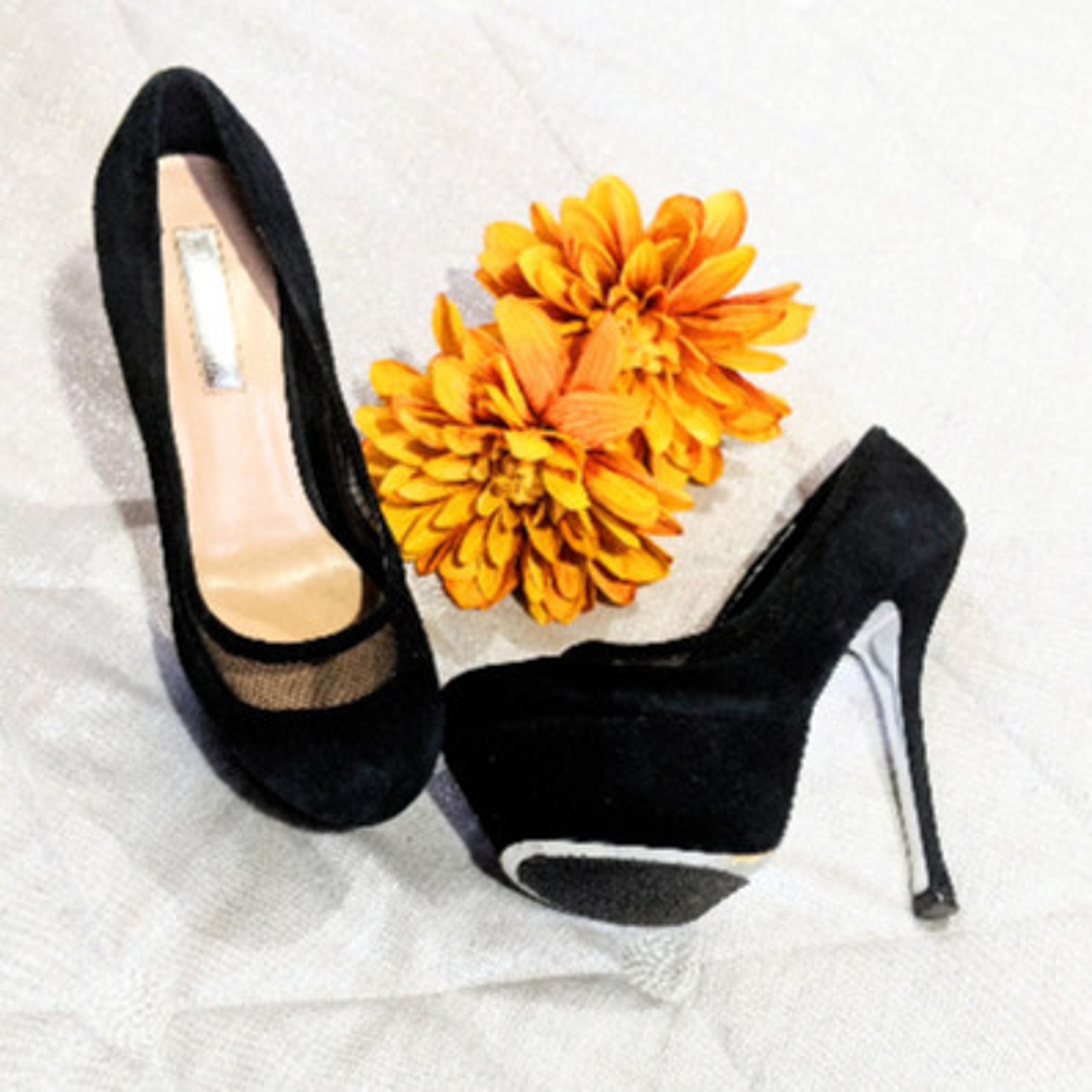 H by Halston Suede Leather heels Sz 6.5