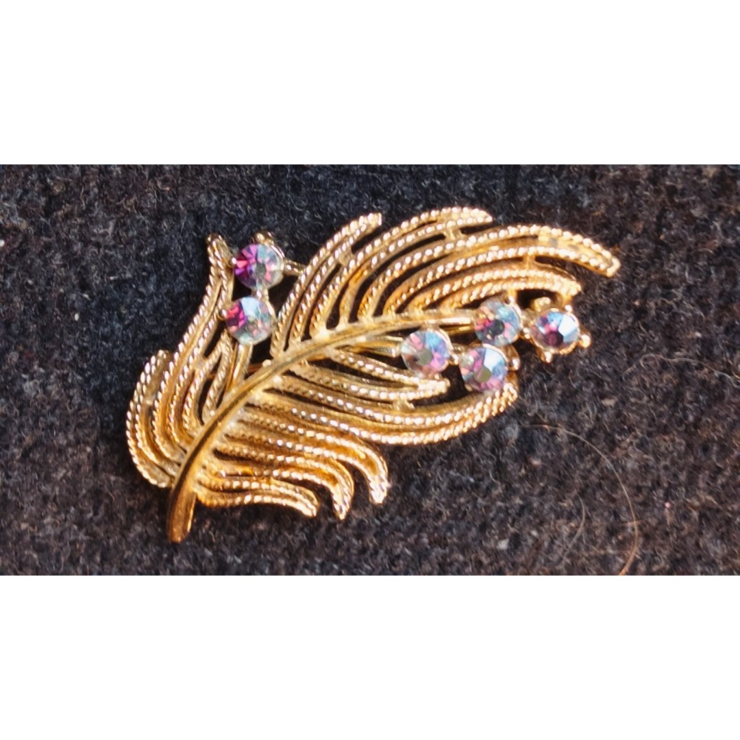 Vintage Signed Lisner Feather Brooch