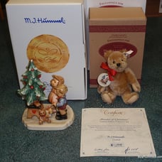 Wonder Of Christmas Goebel Hummel Figurine With Steiff Bear Gift MINT WITH BOX!
