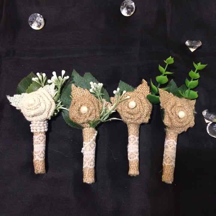 4 Piece Boutonnière Set