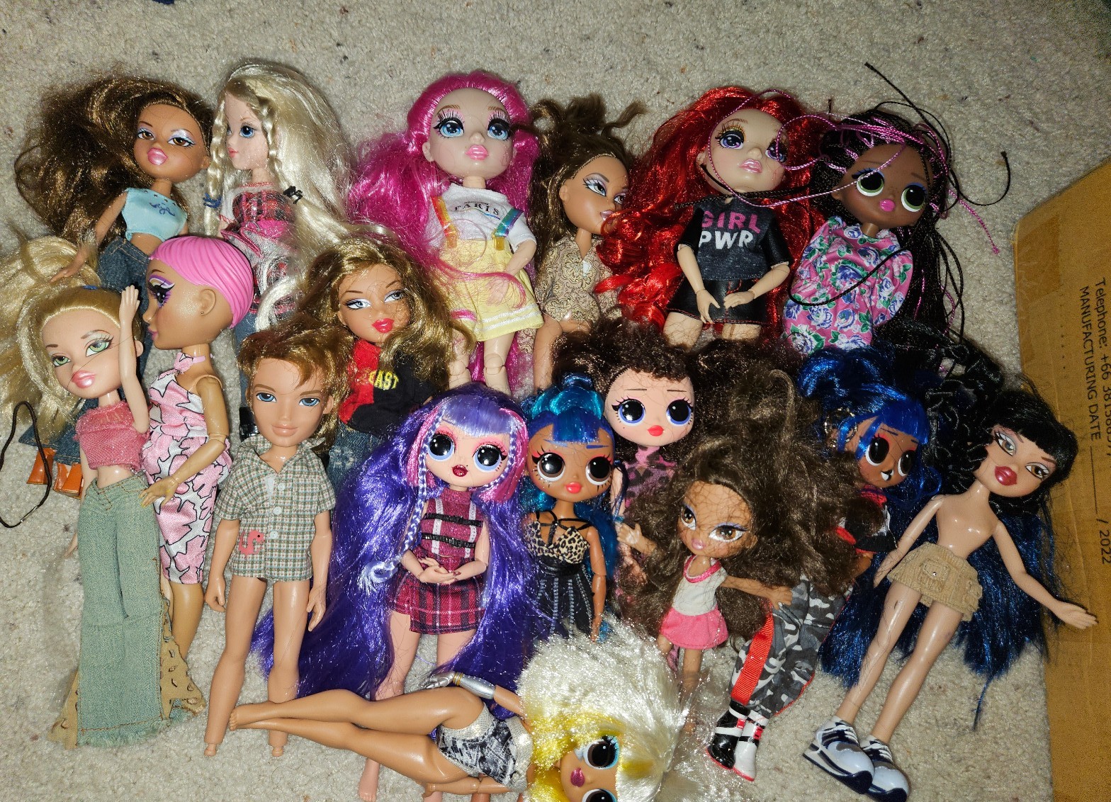 Huge lot of dolls Bratz Rainbow High Lol Omg