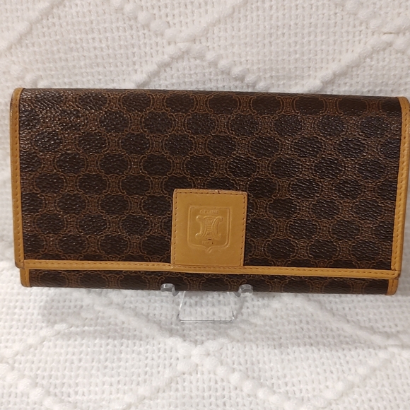 Vintage Celine Triomphe Long Wallet w/Kisslock Interior Pocket