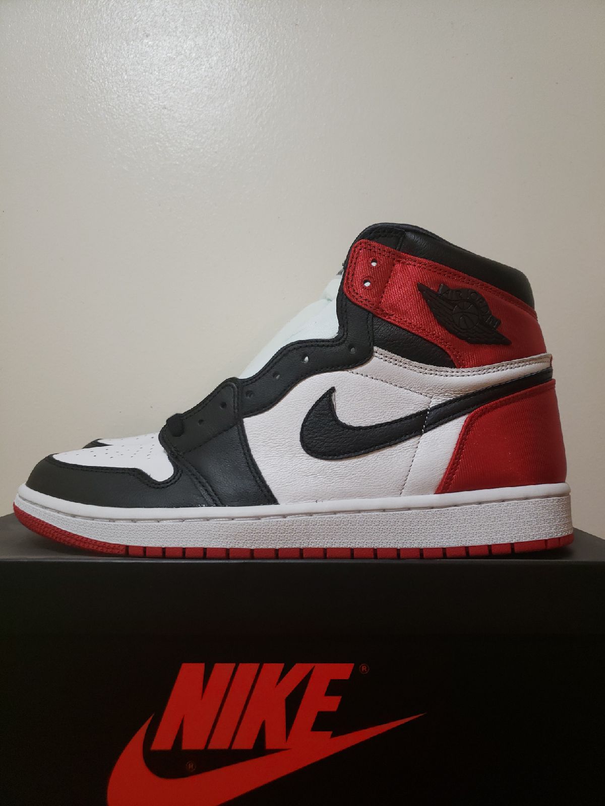 Air Jordan 1 Satin Blk toe sz11.5w*