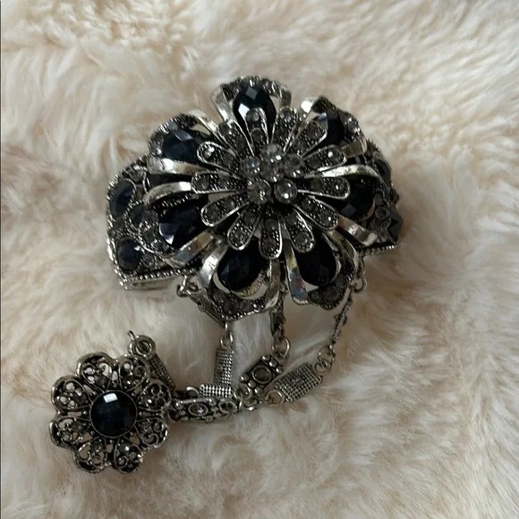Crystal Hand Chain Bracelet Ring Elegant Silver and Black Floral Jewelry Set NEW
