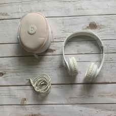 White Solo HD Beats Headphones