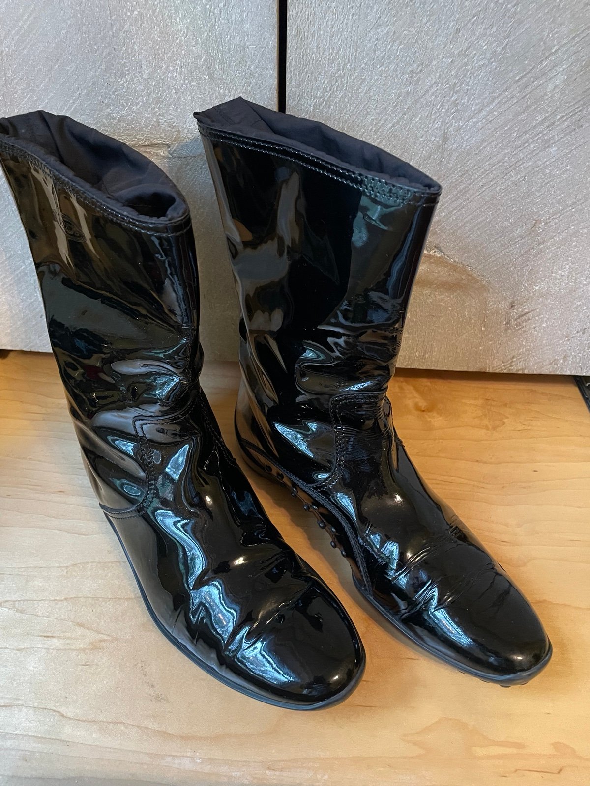 Tod's Patent Leather Mid-Calf Round Toe Rain Boots
