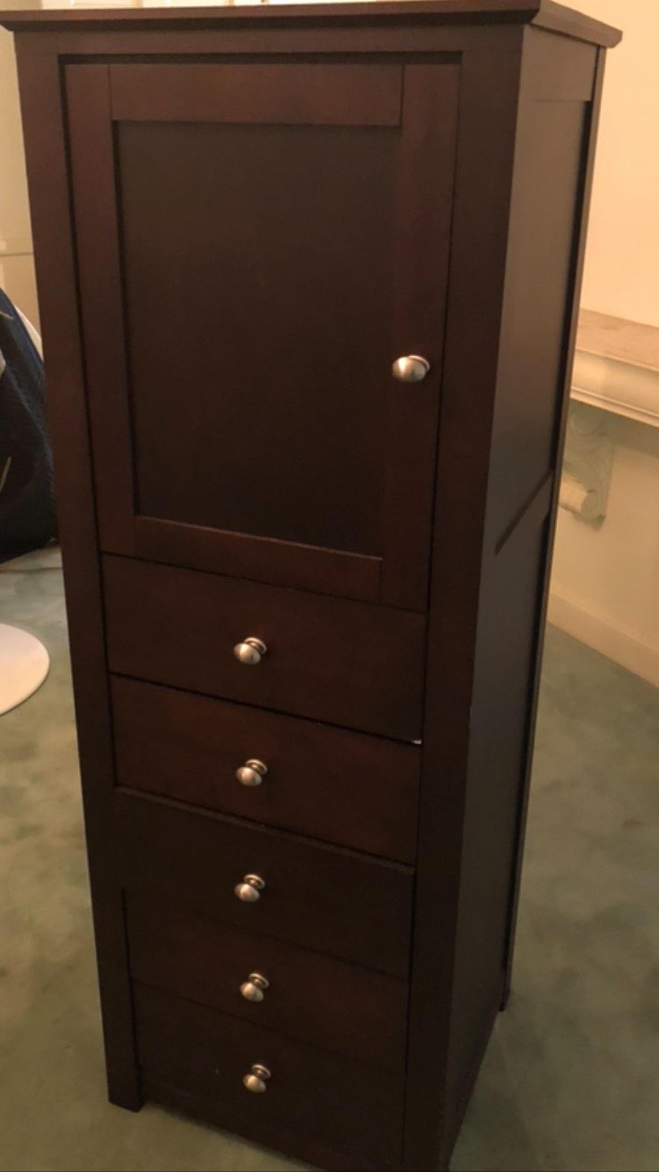 Sleek Baronet Chest w/5 Drawers/Cabinet