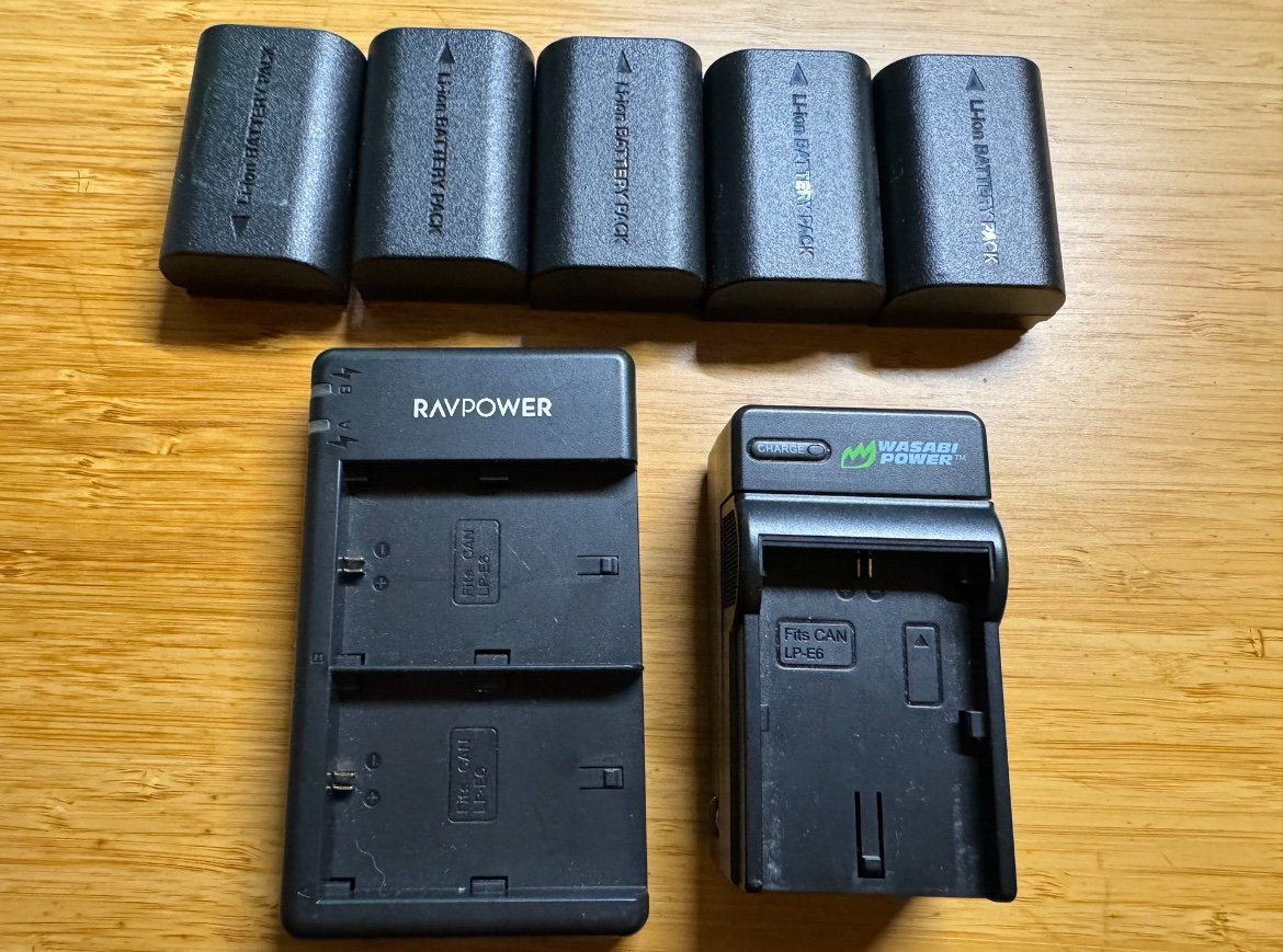 5 Canon LP-E6 Batteries with dual charger