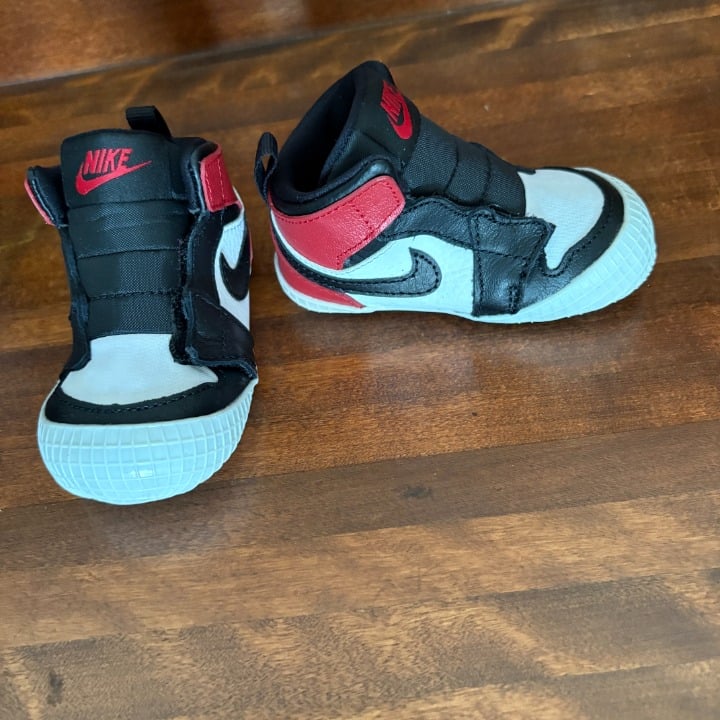 Jordan 1 Crib Bootie Black/Red/White Size 4C New