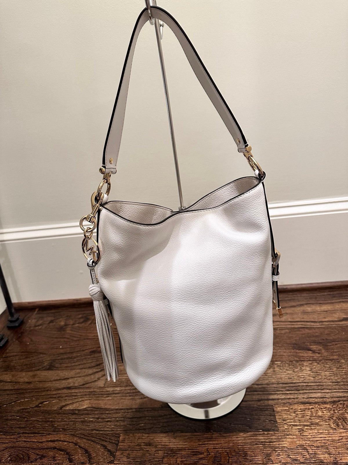 michael kors white bucket bag
