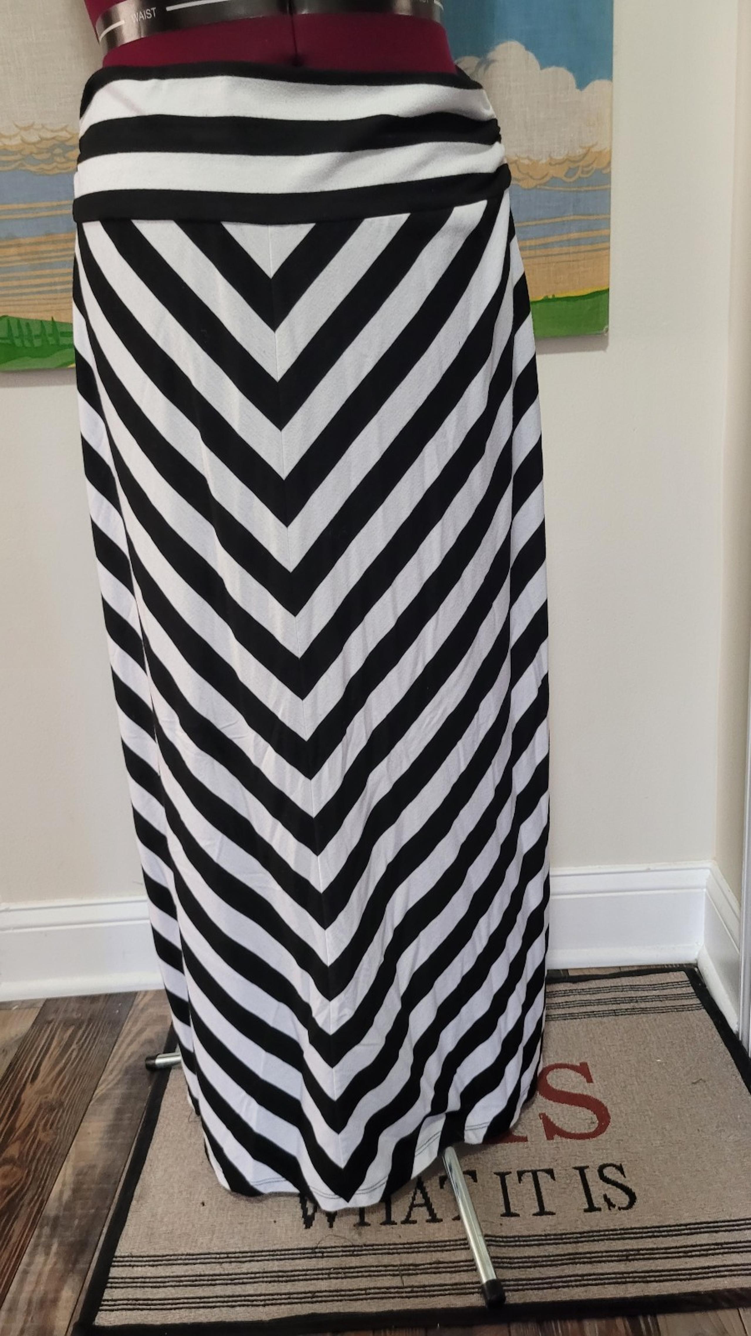 Women's  Faded Glory Maxi Skirt White Black Maxi Geometric Stretchy Chevron XL