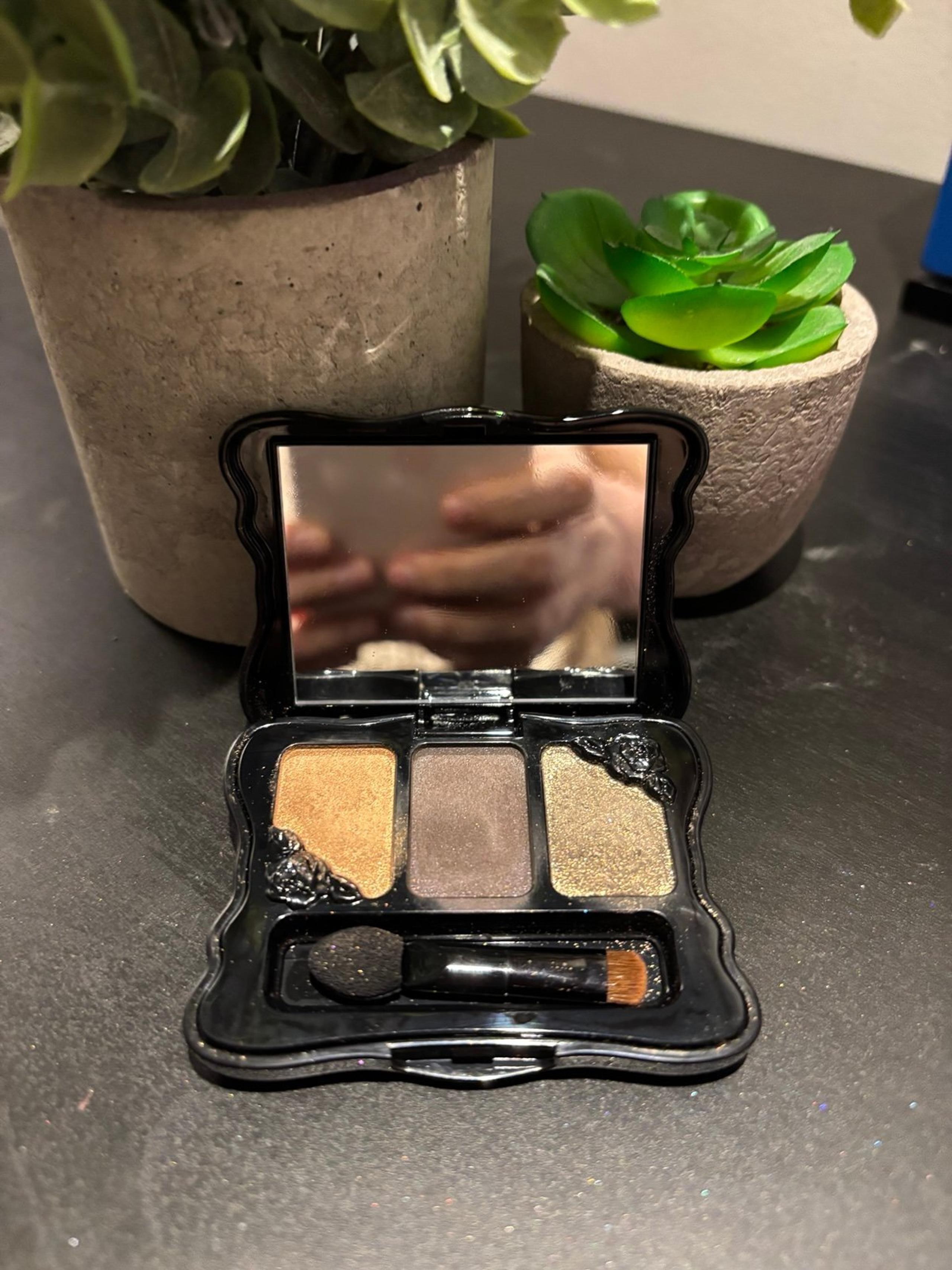 Anna Sui Eyeshadow Trio 01