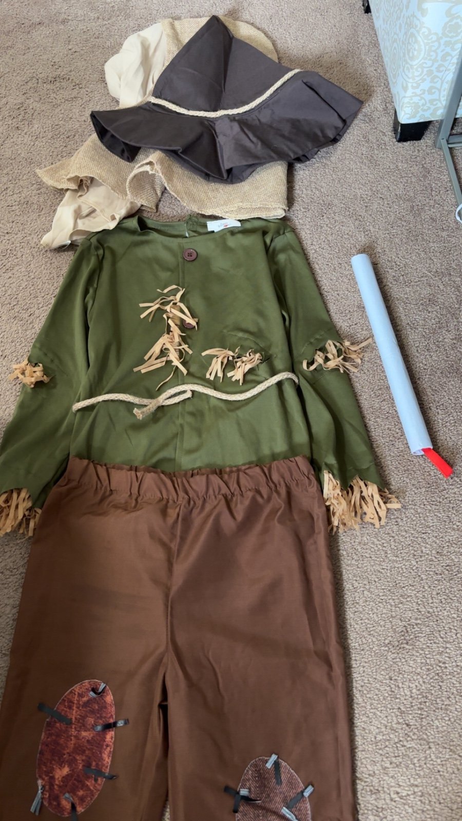 KIDS WIZARD OF OZ COSTUME SIZE 6-7 SCARECROW