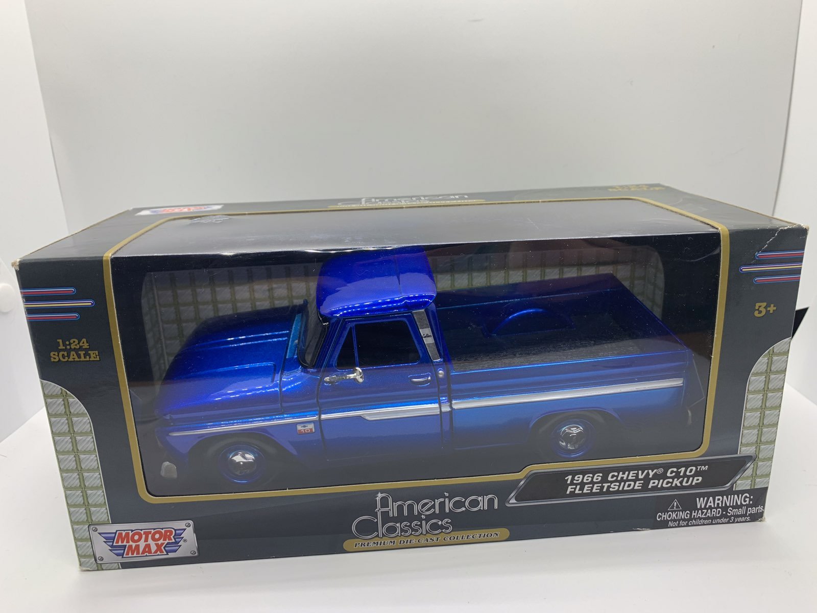 MotorMax American Classics 1/24 1966 MIB