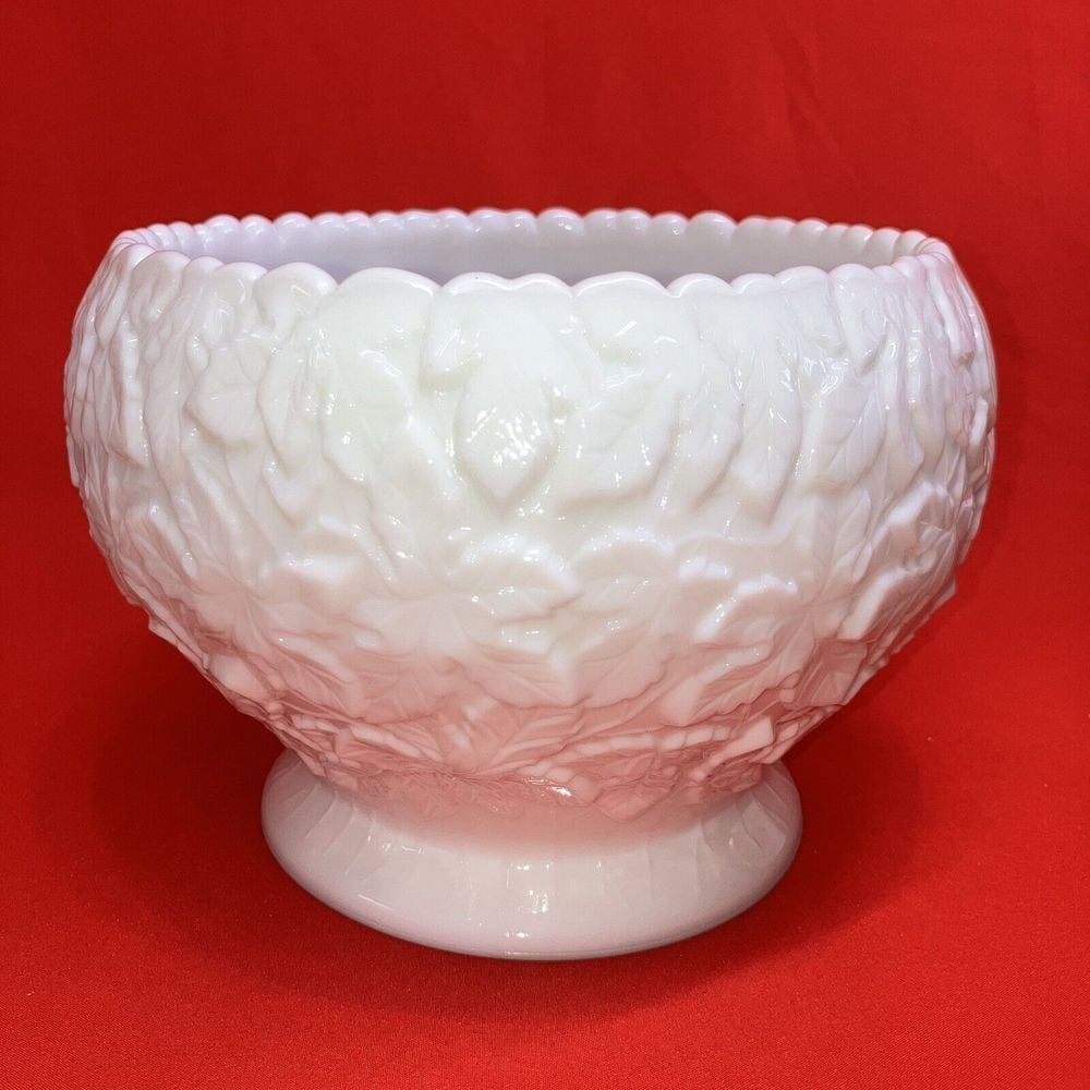 Vintage Westmoreland Milk Glass Maple Leaf 8 Inch Diameter Centerpiece Bowl