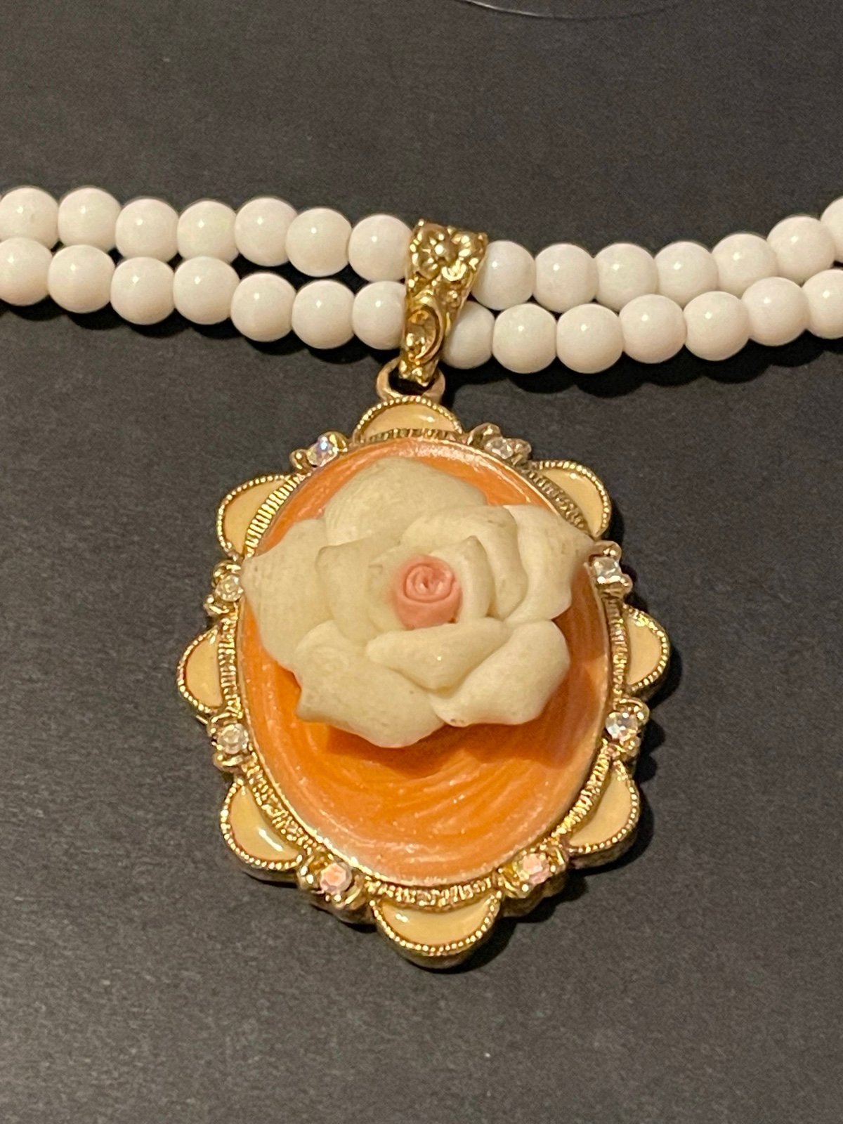 Vintage 1928 Porcelain Rose Beaded Victorian Cameo Necklace