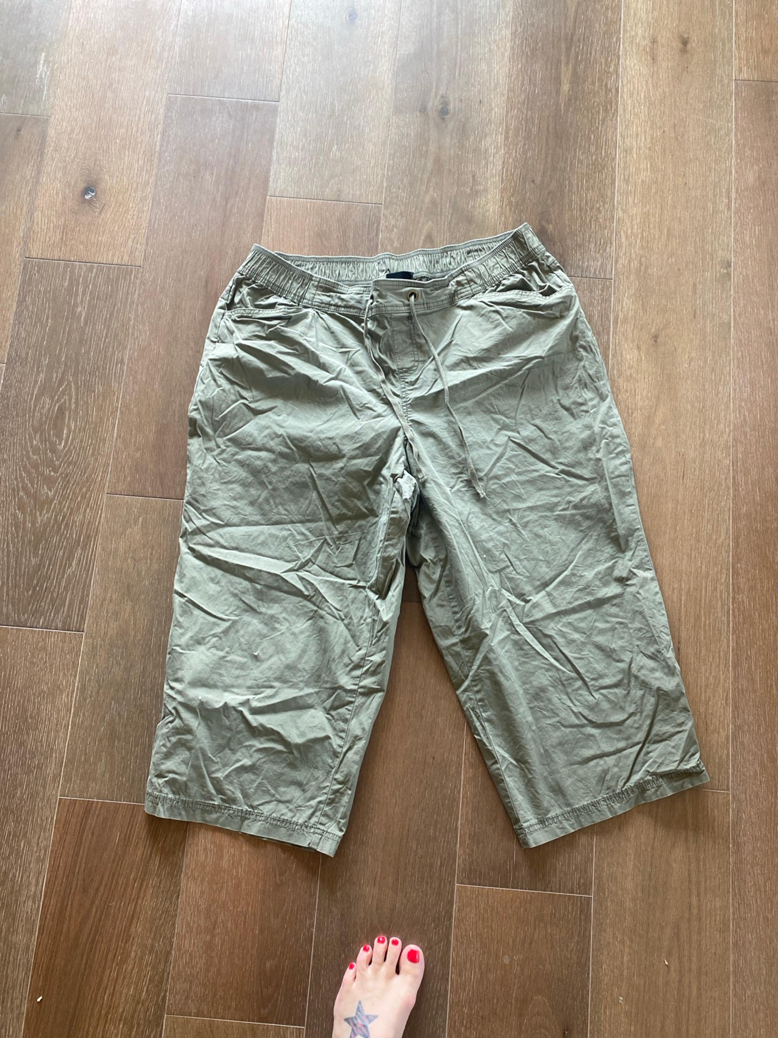Capri pants