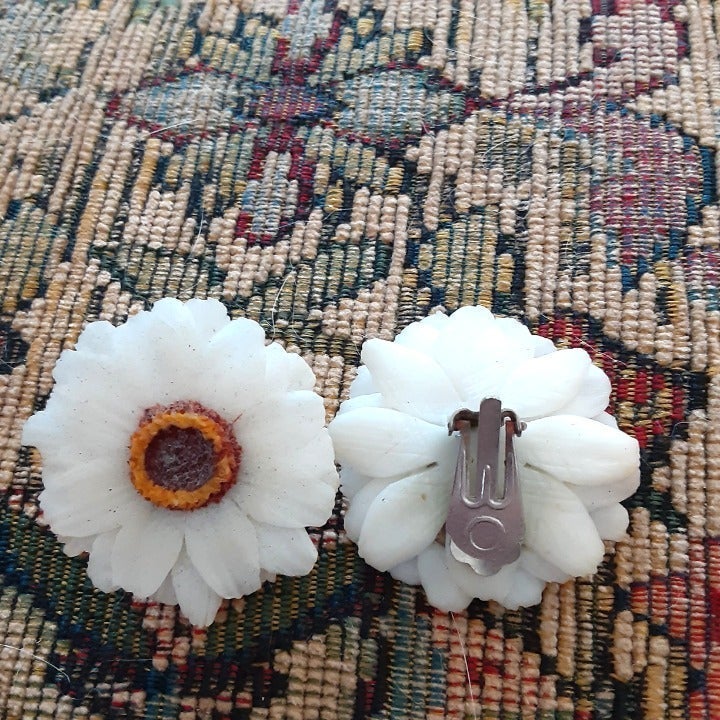 exclusive Vintage? summer Spring flowers floral 1/4" 1 earrings on clip daisy white Women exclusive Vintage? summer Spring flowers floral 1/4" 1 earrings on clip daisy white Women