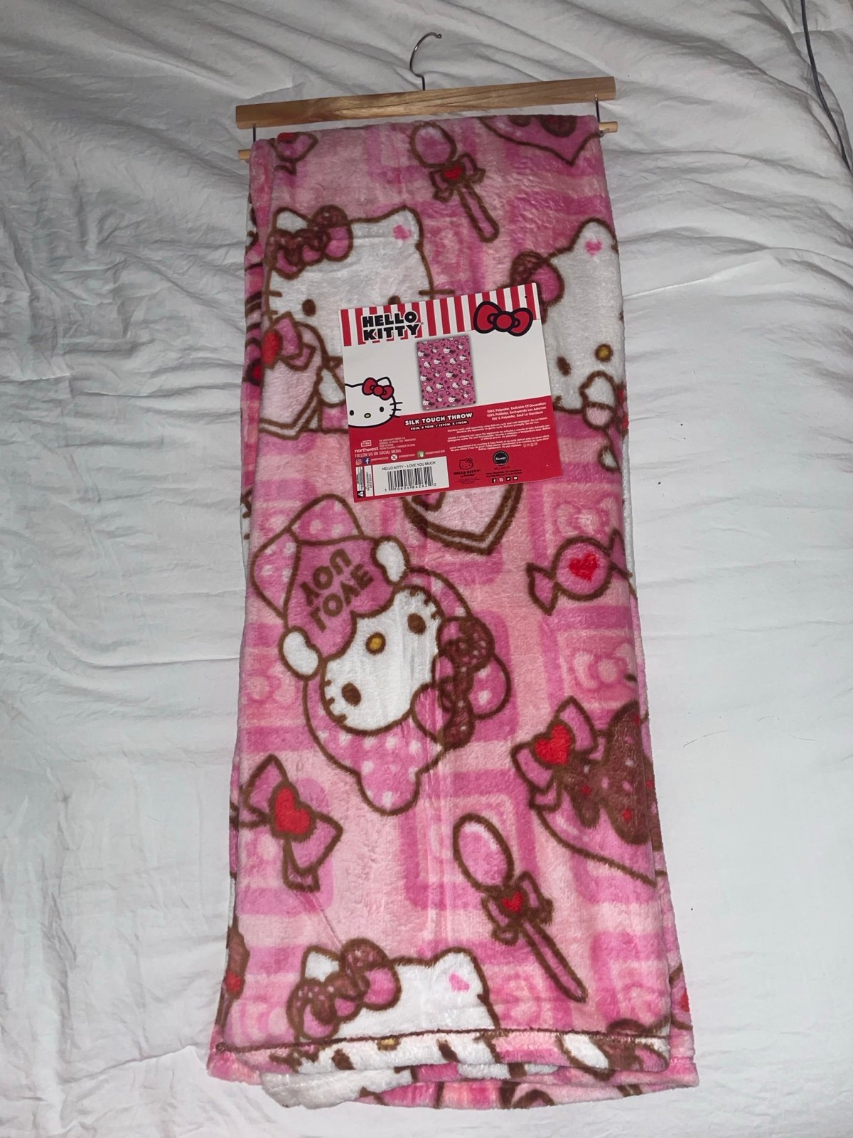 Hello Kitty Valentine Throw