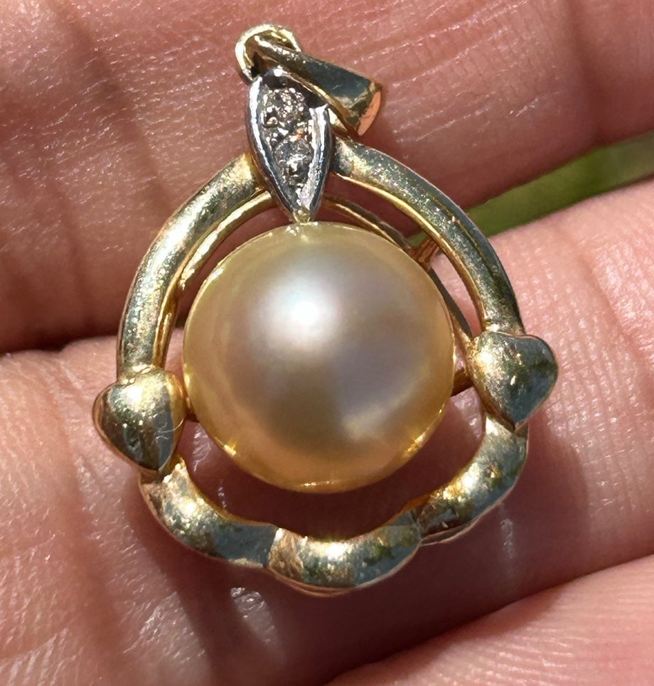 14K Solid YG Yellow gold 8-9MM gold en south sea Pearl with diamonds Pendant