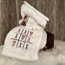 RAE DUNN FARMHOUSE HOME DECOR LOVE HEART XOXO VALENTINES DAY BED PLUSH TIC TAC