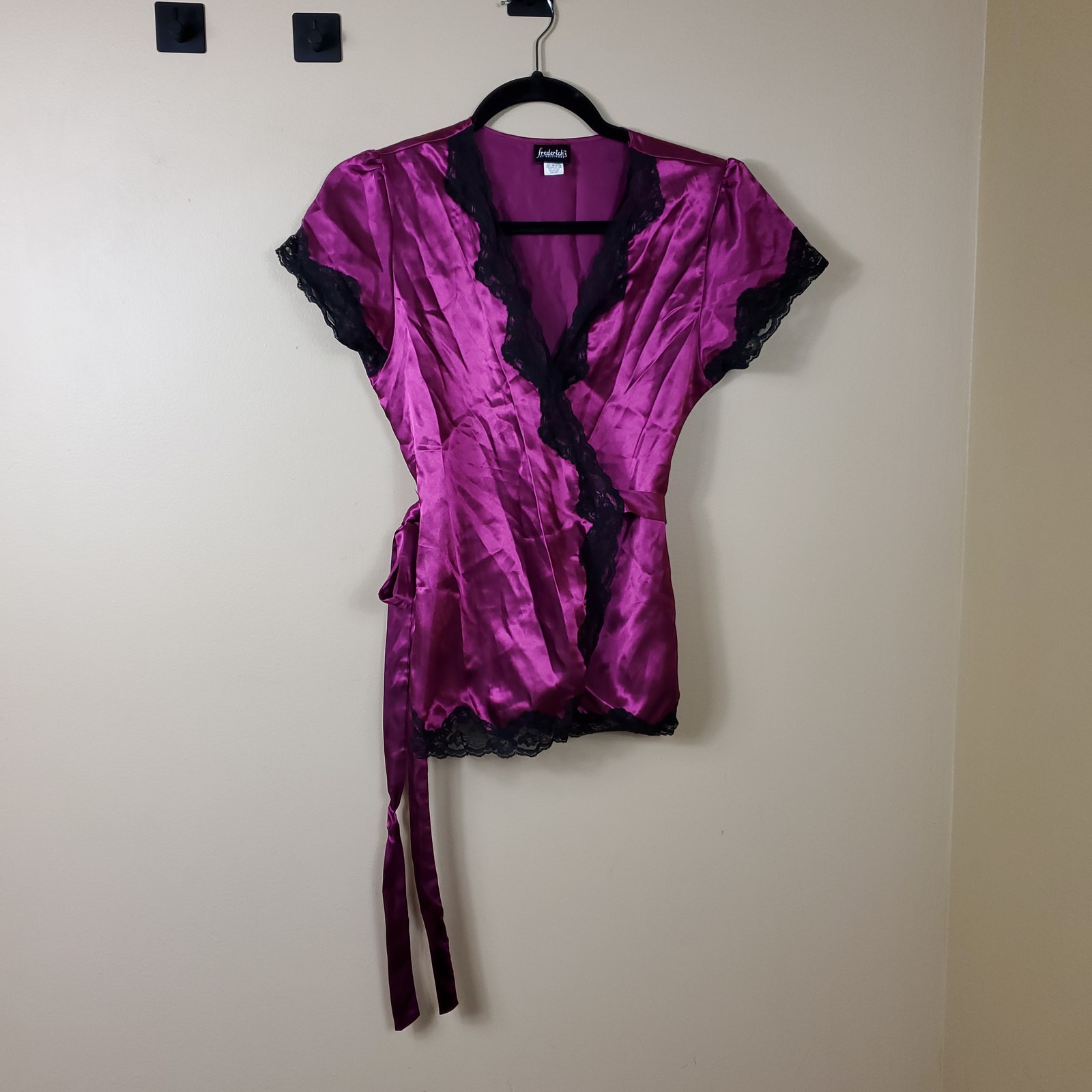 Frederick’s of Hollywood Satin Cropped Robe in Purple Size M
