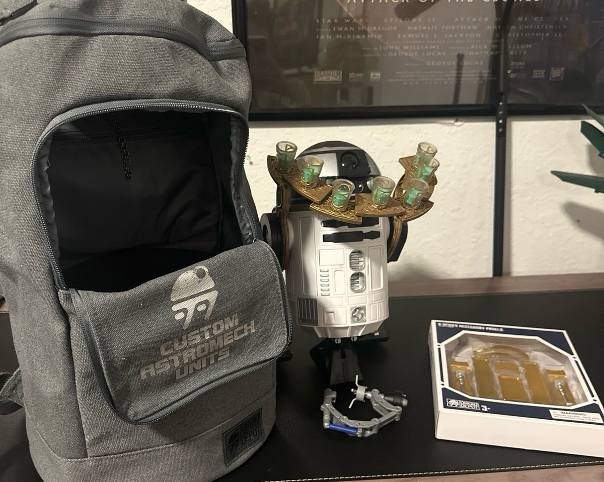 Disney Star Wars Galaxy’s Edge Droid Depot R2 Mech