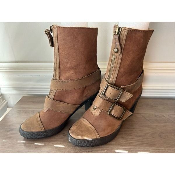 Juicy Couture Zip shearling lined lace up heeled boots 8 leather