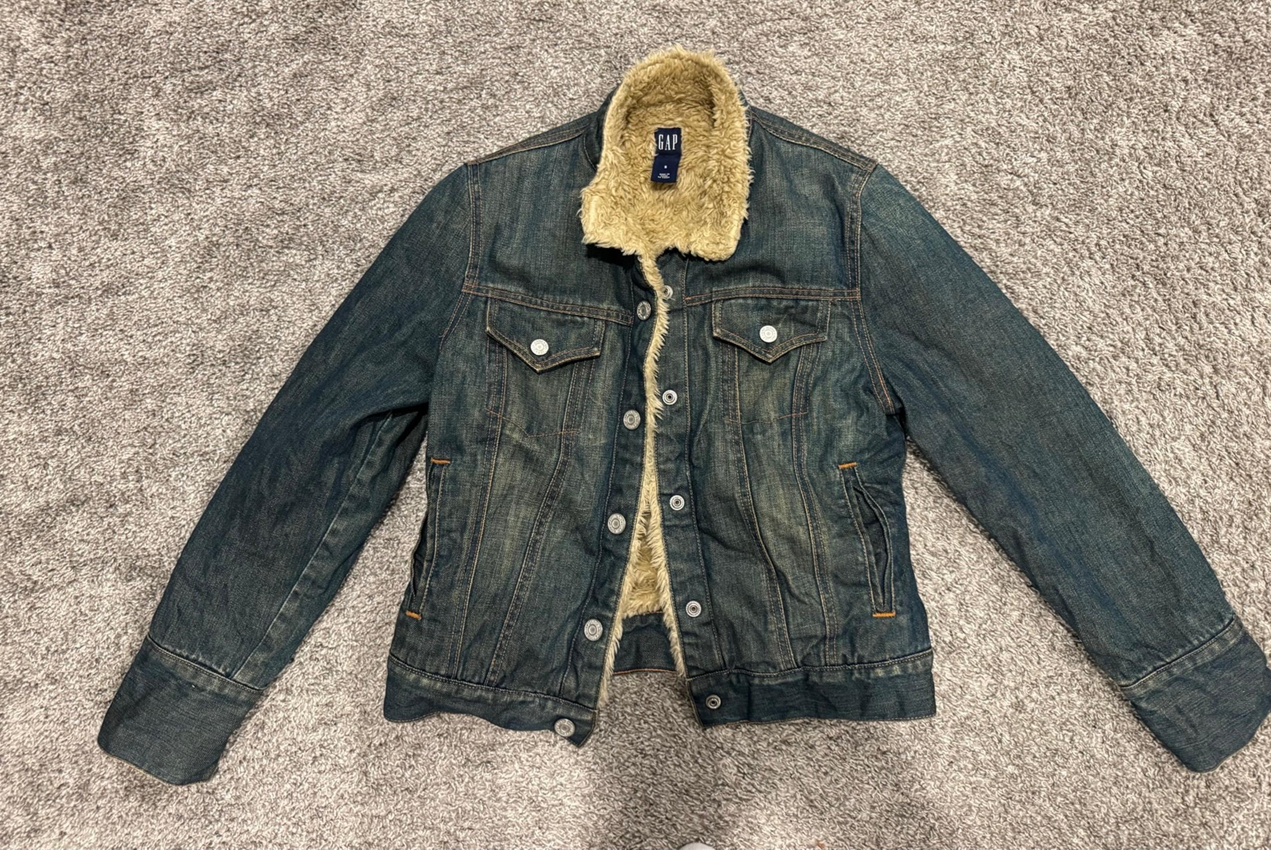 Women’s Gap Sherpa lined denim coat jacket - size small