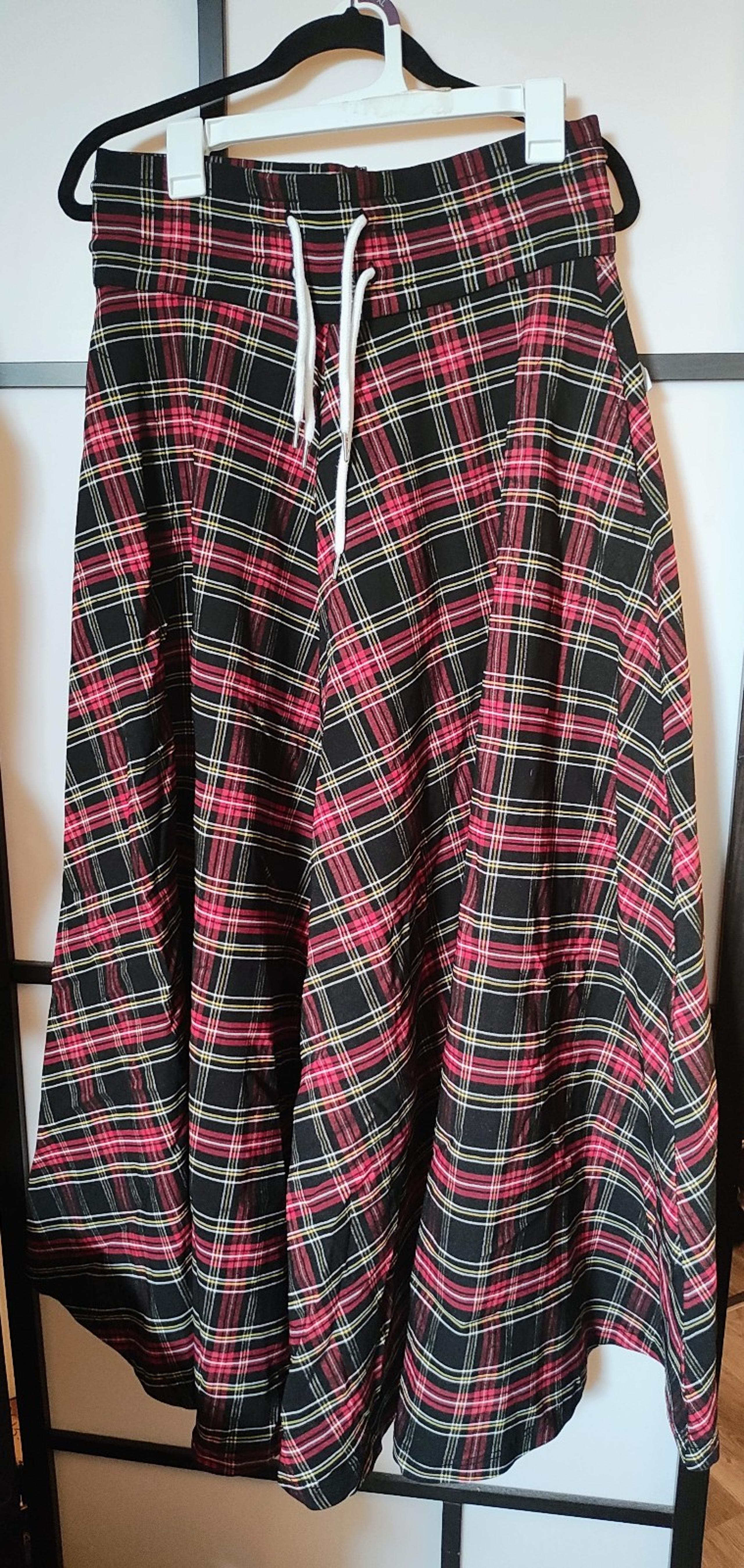 SLIT PLAID SKIRT!