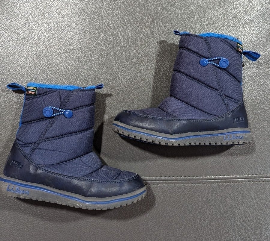 L.L.Bean kids' winter boots size 2 Navy and Blue ultralight winter boots