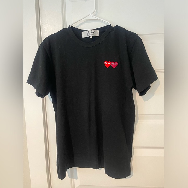 Comme de garçon play shirt ! Size Medium. 100% Authentic