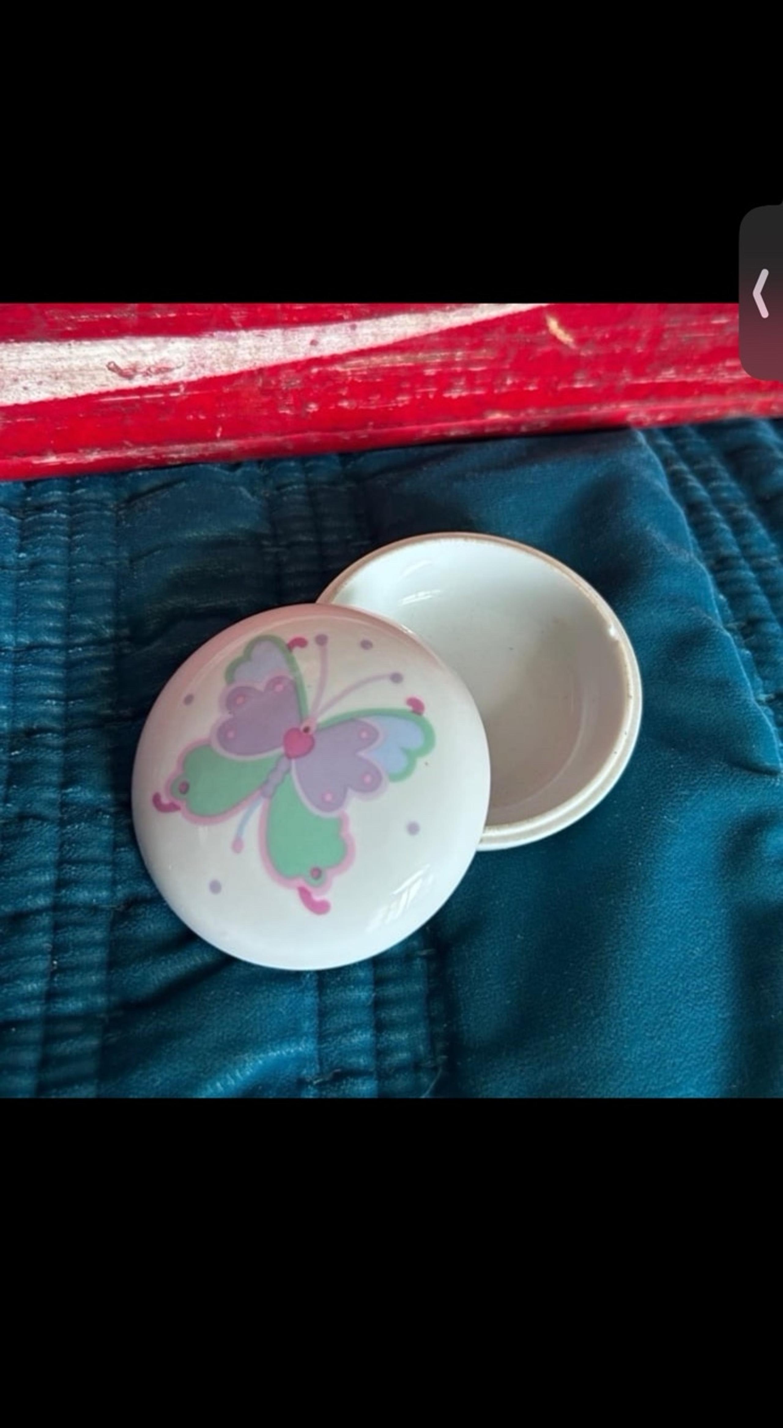 Vintage 1989 LVC Fine Porcelain Girls Heart Butterfly 2.5" Trinket Box