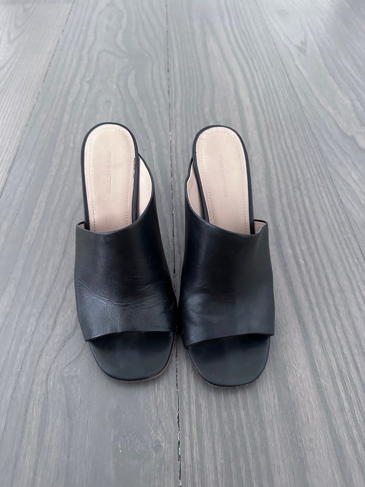 Pour La Victoire Heels Sandals