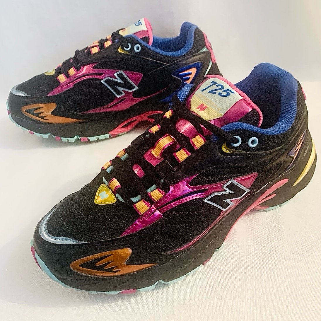 NEW BALANCE 725v1 ‘Neon Lights Sneakers