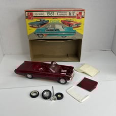 AMT 1961 Pontiac Bonneville Convertible Plastic Model Kit 1:25 Built W Box