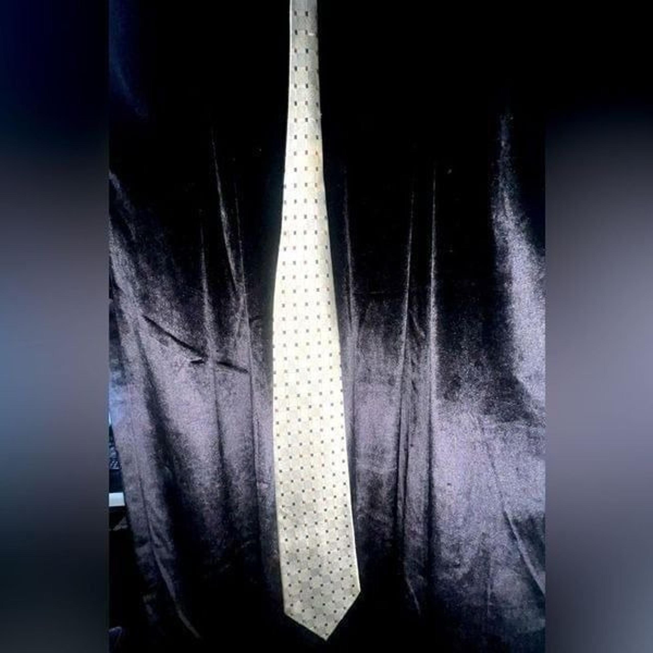 100% Silk Gray Vintage Vitorfolo Neck Tie, Geometric, classic