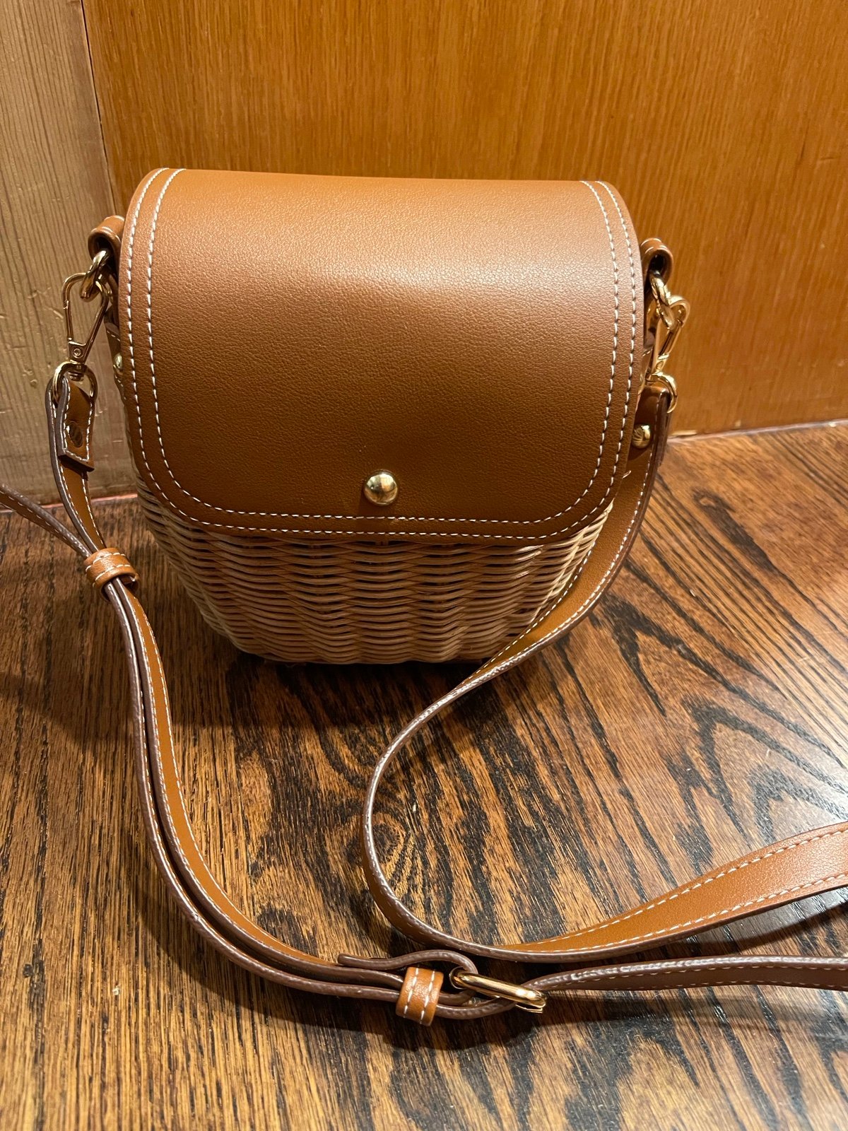 Tommy bahama crossbody purse 2025