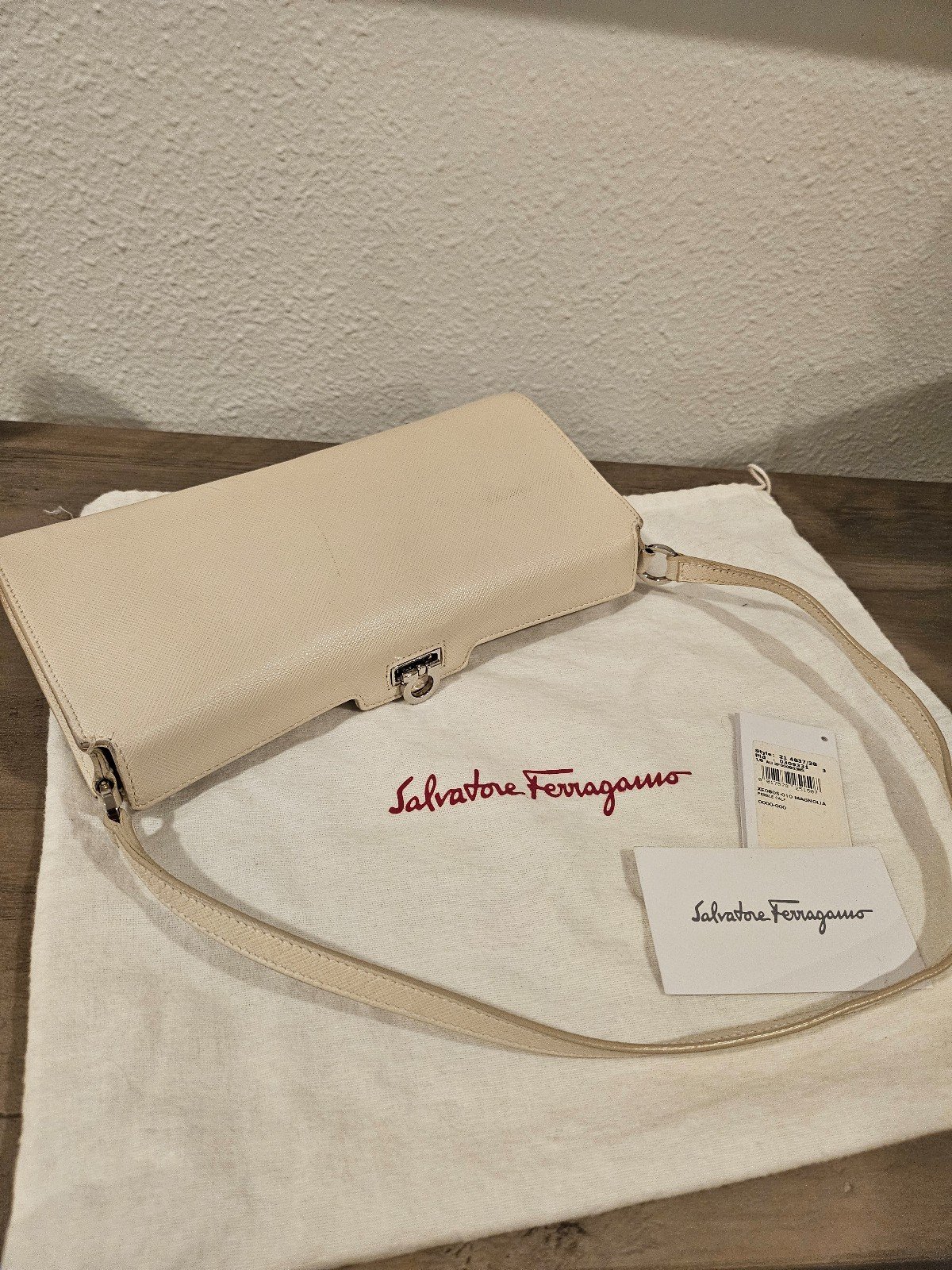 Vintage ferragamo shoulder bag off-white silver
